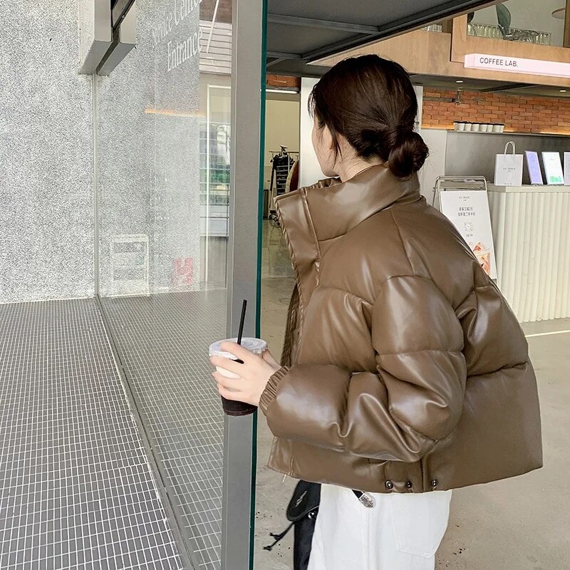 Sakurada Wheatlife 미국 짧은 다운 재킷 여성 2023 슬리밍 두꺼운 PU 가죽 작은 코튼 패딩 겉옷