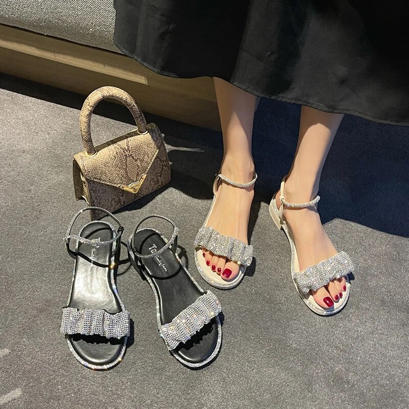 스커트와 여성 샌들 2021 새로운 여름 플랫 모든 일치 요정 스타일 로마 신발 작은 발 뒤꿈치 라인 석 패션